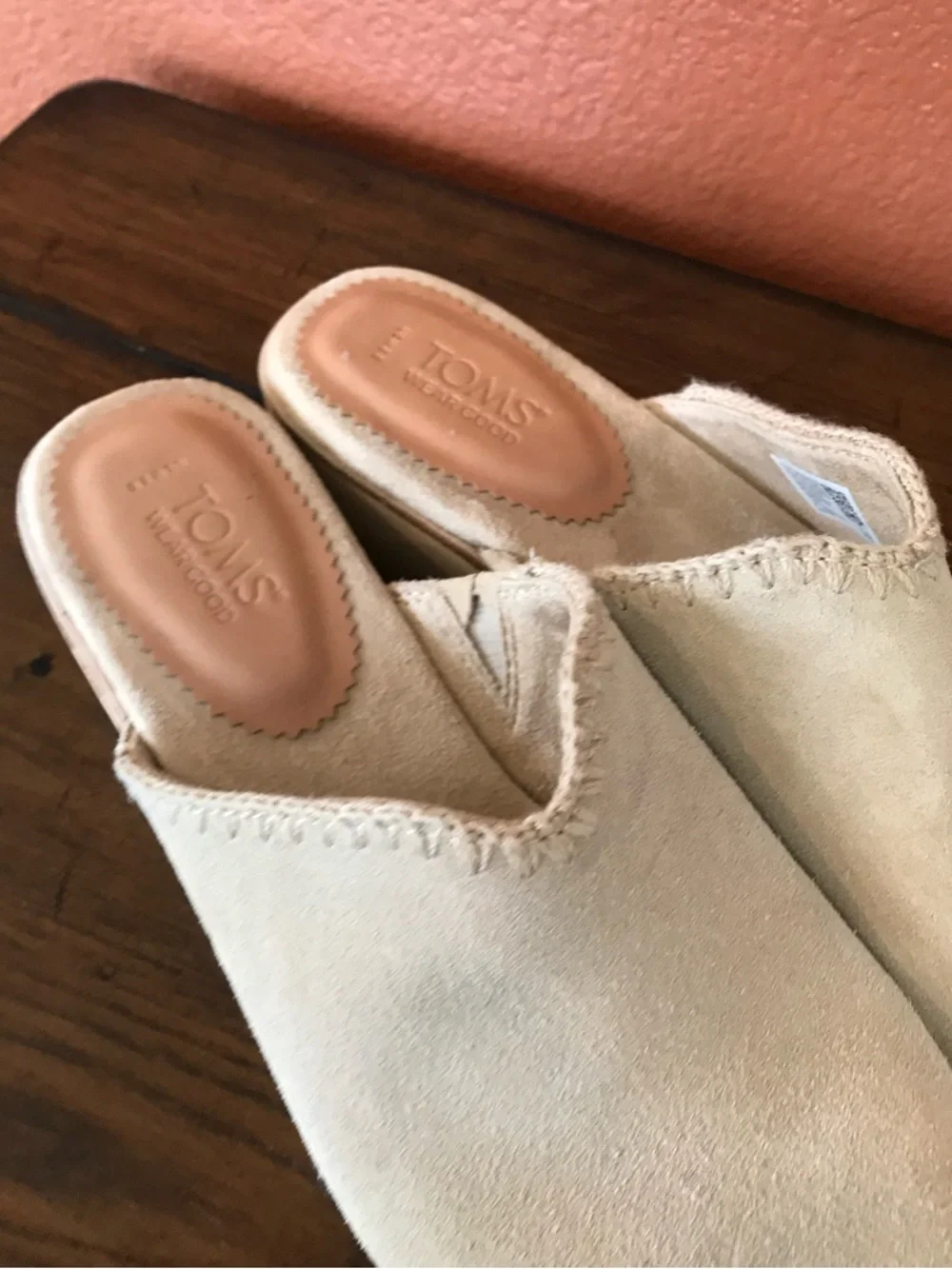 TOMS Women’s 8.5 Addison Neutral Cream Suede Round Toe Mule Wooden Clogs in EUC - Picture 4 of 16